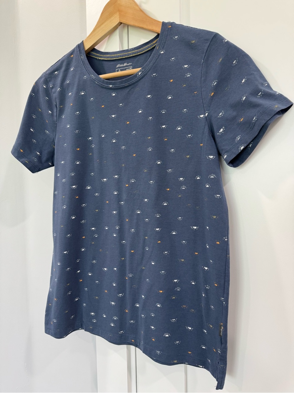 Eddie Bauer women’s dark blue Graphic Crewneck Tee sun pattern print medium